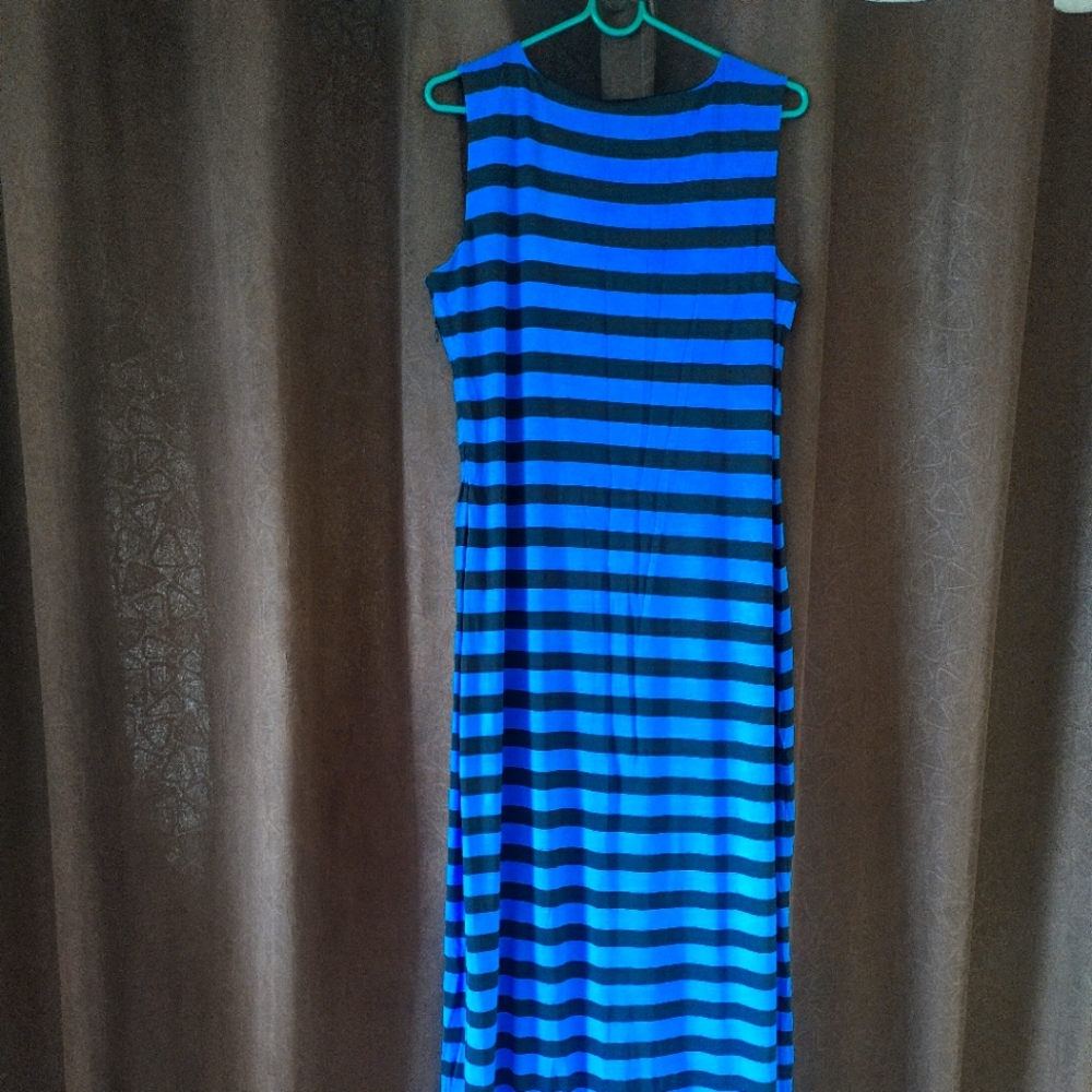Full length slit dress - Picture 7 of 9